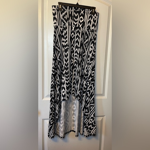 LuLaRoe Medium Olivia Geometric Aztec Hi-Low Skirt Print with Yoga Waistband - Picture 2 of 8